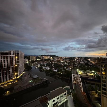 Riverside Opulent Nights At Sky Hotel 亞庇 外观 照片
