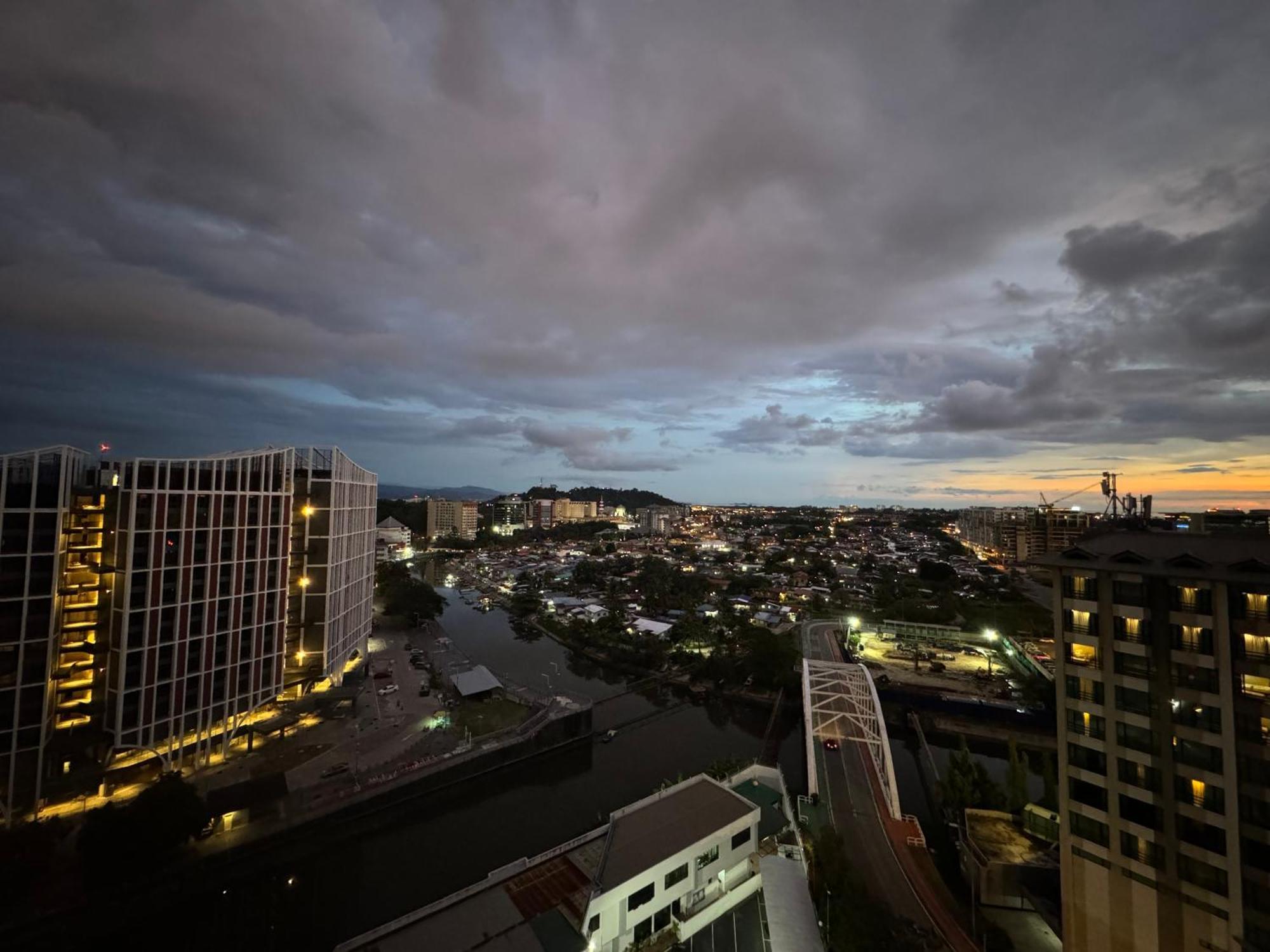 Riverside Opulent Nights At Sky Hotel 亞庇 外观 照片