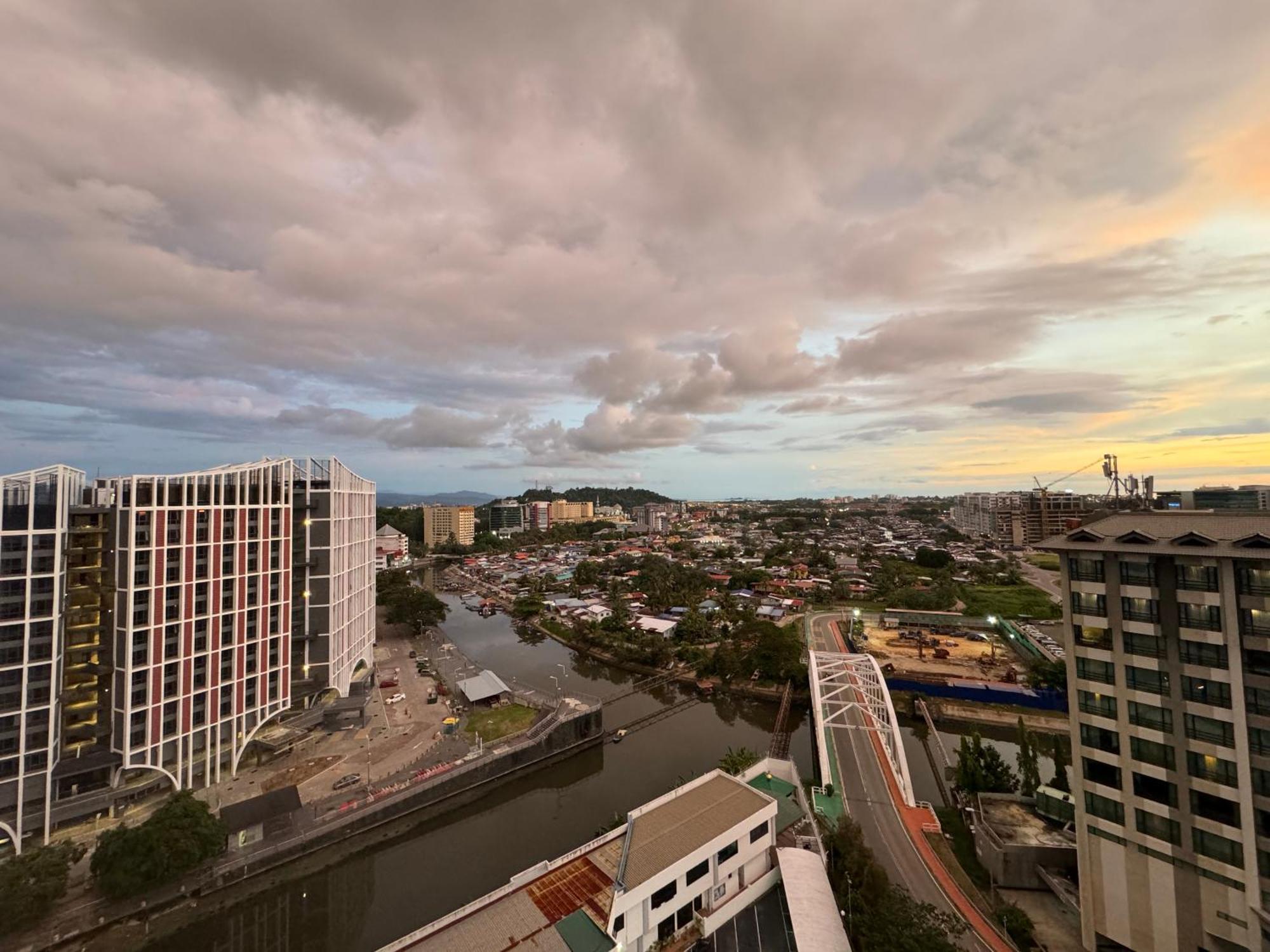 Riverside Opulent Nights At Sky Hotel 亞庇 外观 照片