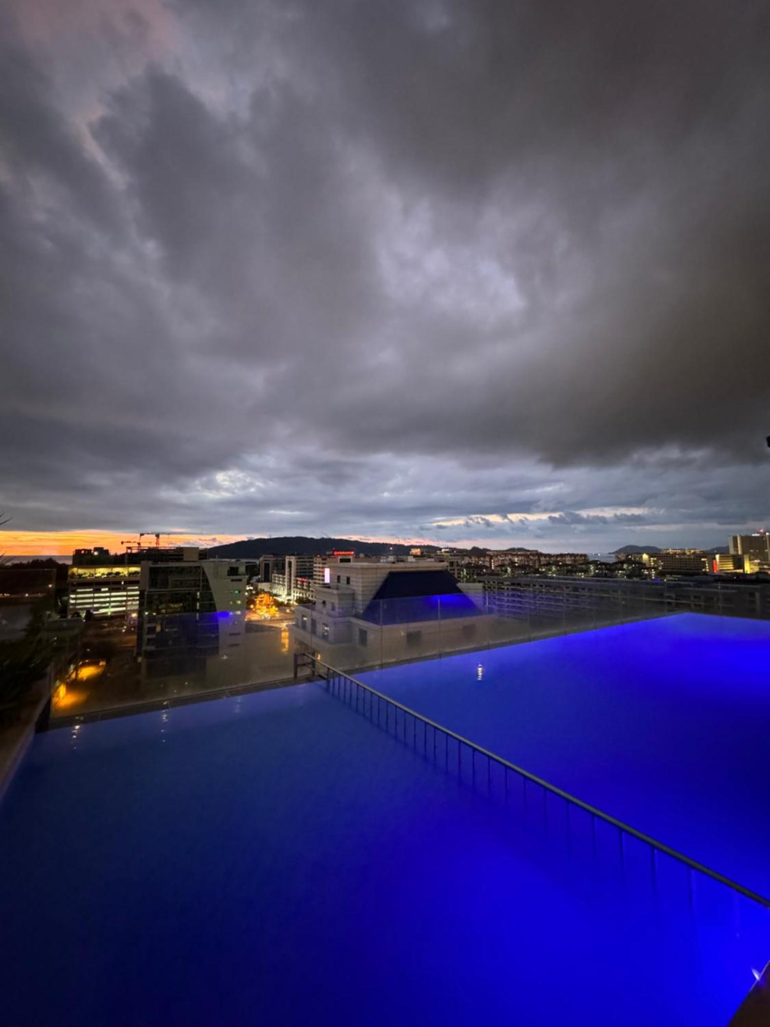 Riverside Opulent Nights At Sky Hotel 亞庇 外观 照片