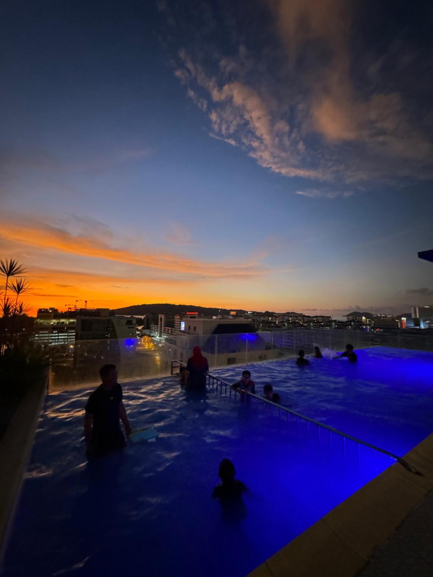 Riverside Opulent Nights At Sky Hotel 亞庇 外观 照片