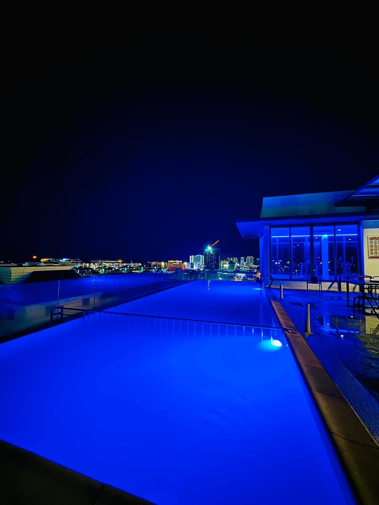 Riverside Opulent Nights At Sky Hotel 亞庇 外观 照片