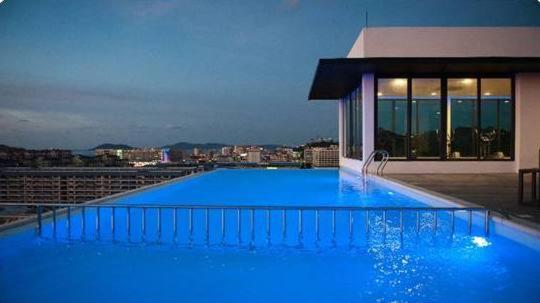 Riverside Opulent Nights At Sky Hotel 亞庇 外观 照片
