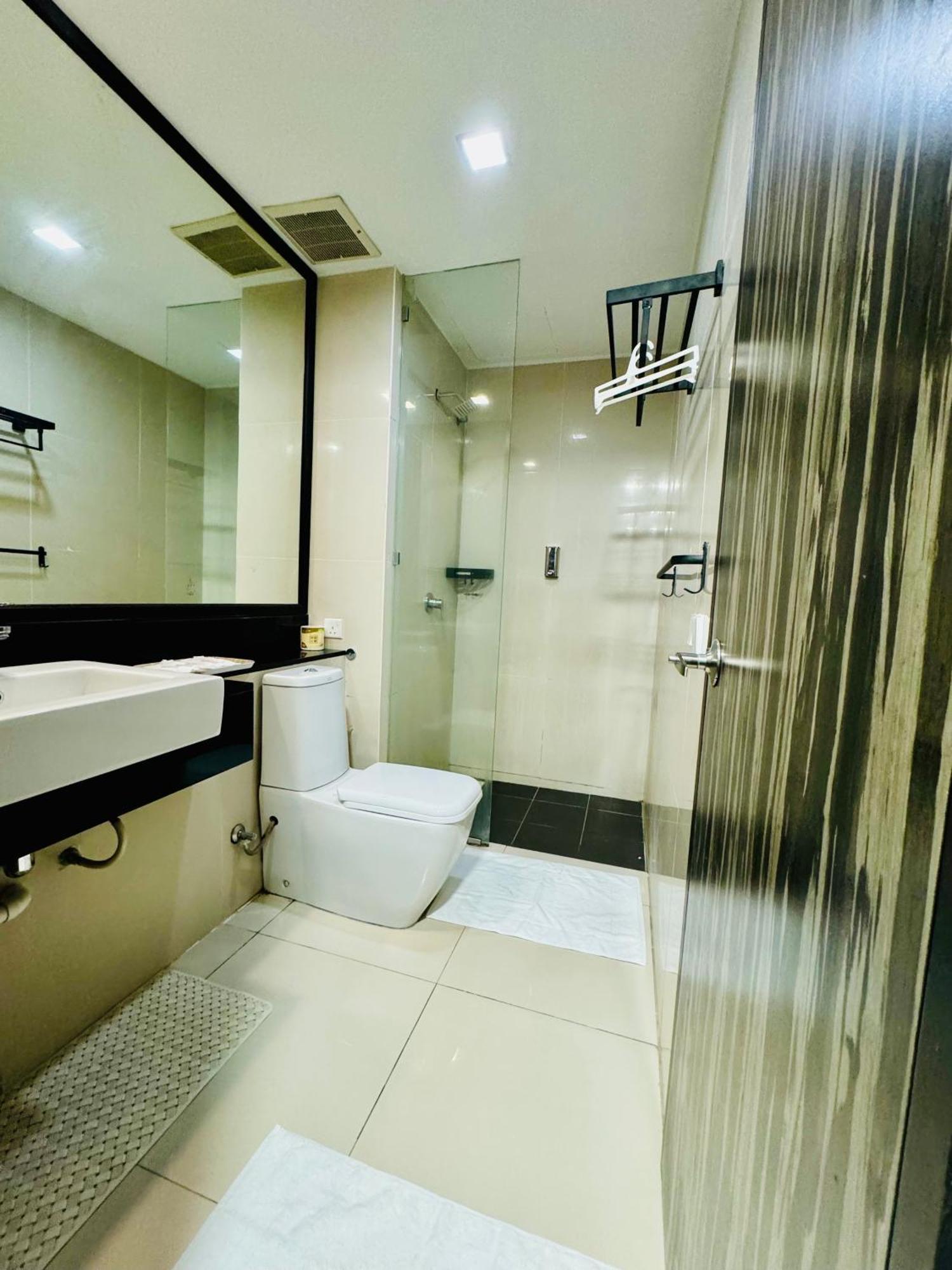 Riverside Opulent Nights At Sky Hotel 亞庇 外观 照片